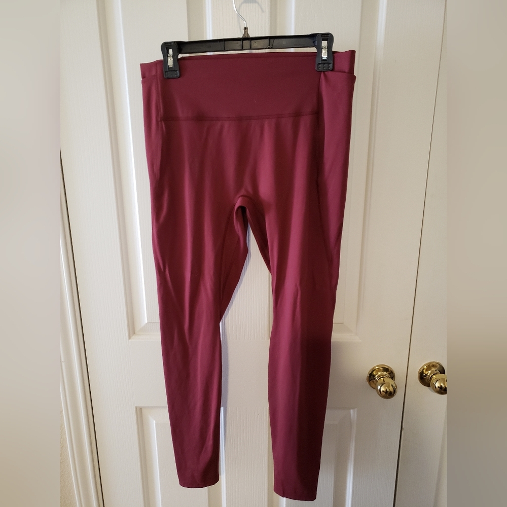 All in motion sculpt high rise side pockets fitness leggings size med Garnet red